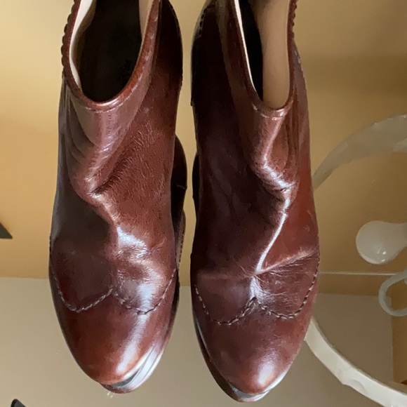 Brown Prada boots with slight elevation. - Picture 2 of 5